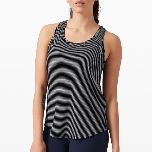 Lululemon UGC LOVE TANK *PLEATED, Size 4 - Picture 4 of 4